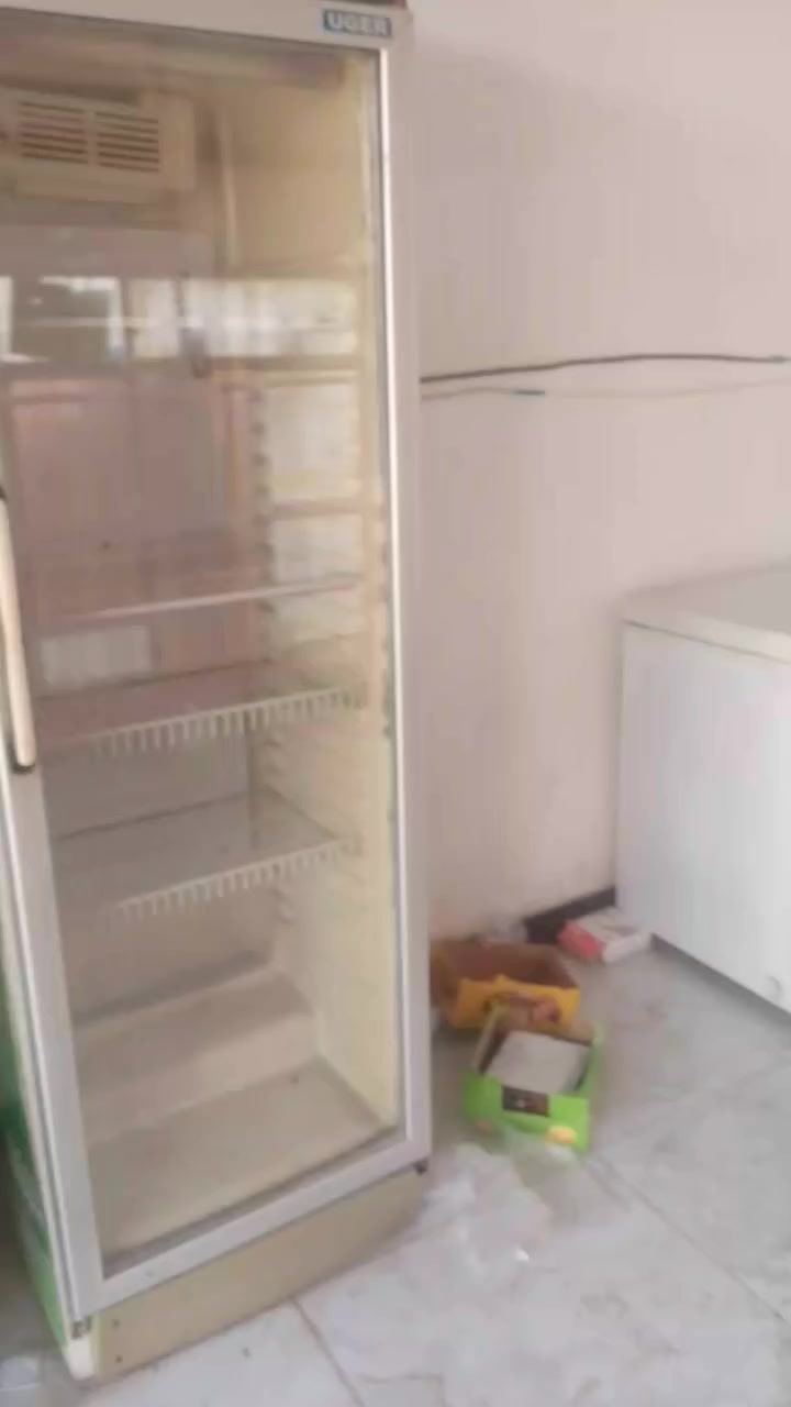 سلام عليكم 3ورفوف عدد 40 سعر مناسب  مكان بغداد زعفرانيه ***********
