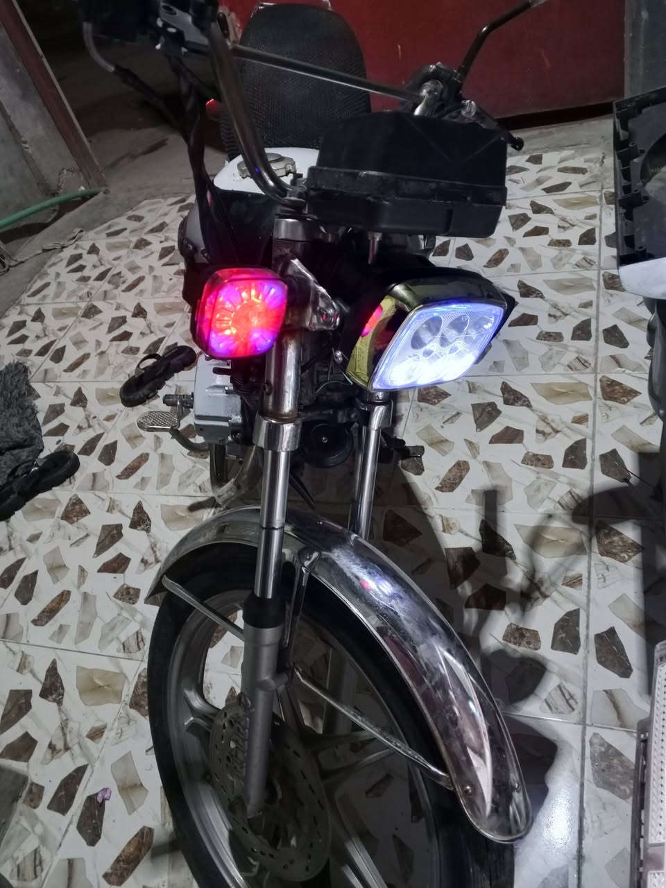 السلام عليكم دراجه ايراني سيفان 5كير نكره صلف كهربائيات كامله موديل 2017 محدث2022حته المكينه اوراق منفيس فقط دراجه كامله مراوس فقط للأستفسار ***********بي واتساب
