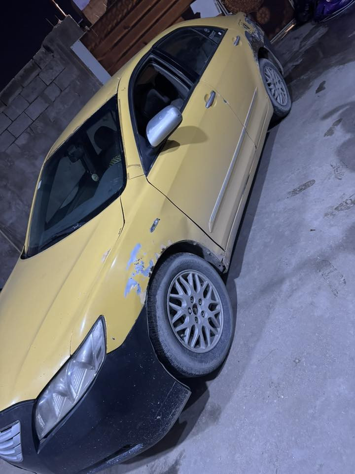 كامري 2008. سياره سلفري مصبوغه اصفر اجره رقم بغداد صدامي عليه هيئه وغرامه دواخله تعبانه يراد اله ترتيب راعيه موجود كشره حلو شوف العين سياره محوره كير ومحرك كورلا 1800. 4 براغي كفاله كهربائيات شغاله 
سياره يرادله ترتيب فقط  السعر43. عليه 4 ورقات هيئه وغرامه تنزل من سعر للتواصل ***********
