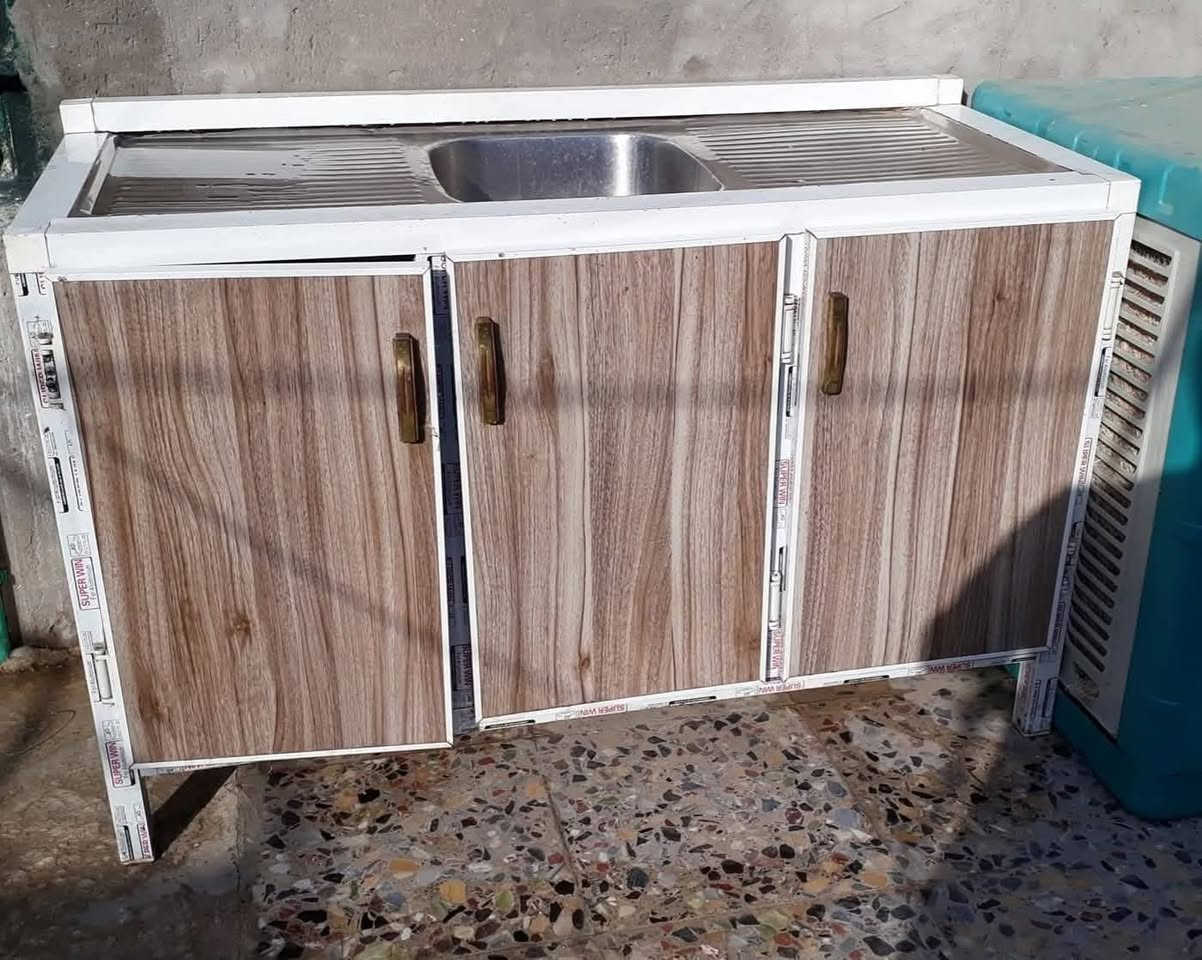 بسم الله
غراض للبيع العنوان المحمودية مقابل المركز الصحي 
والمحل الثاني شارع قيم َمقام قرب الوكيل ابو كريم ويوجد ايضآ باله في مجمع المنصور التجاري خلف عمارة الخضيري و مقابل البيت التركي
***********
***********
