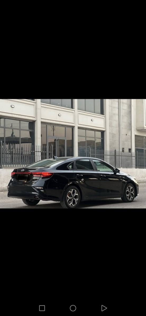 السلام عليكم كيا فورتي موديل 2021 وارد امريكي بيها قطعه واحده تبديل والباقي كفاله عامه سياره معوقين وكاله عامه باسم المشتري مكينه دوش 2000 سياره ماشيه 78 سياره جديده حيل تبريد تدفئه وحداديه ودواخل كهربائيات كله جديد مكان السياره السماوه سعر السياره 130 وبيها مجال استفسار رقم ***********
