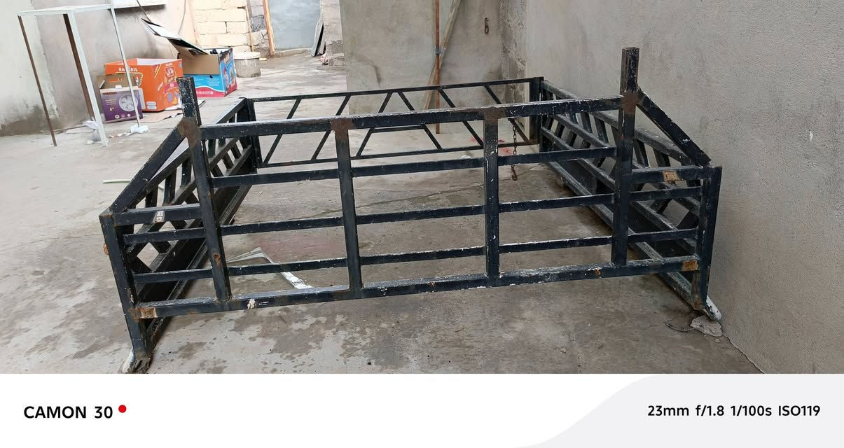 للبيع السعر 100 الف دينار حديد ثقيل شغل مرتب مال بيكم دبل قمارة. شوف بعينك احد ما يفيدك. ***********.مكان قرية قريتاغ.
