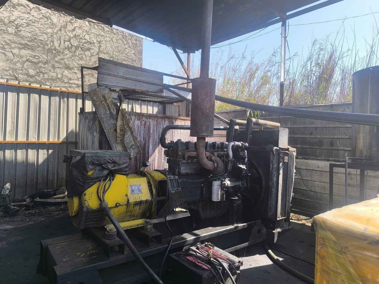 موقع مولدة للبيع يوجد مولدات 2 دي از سكانيا ثنين عدد حمل 425 وجبة كاز بيها 210كيفي لا تصال عل هاذا رقم *********** عنوان موقع وردية خارج شارع مشجر
