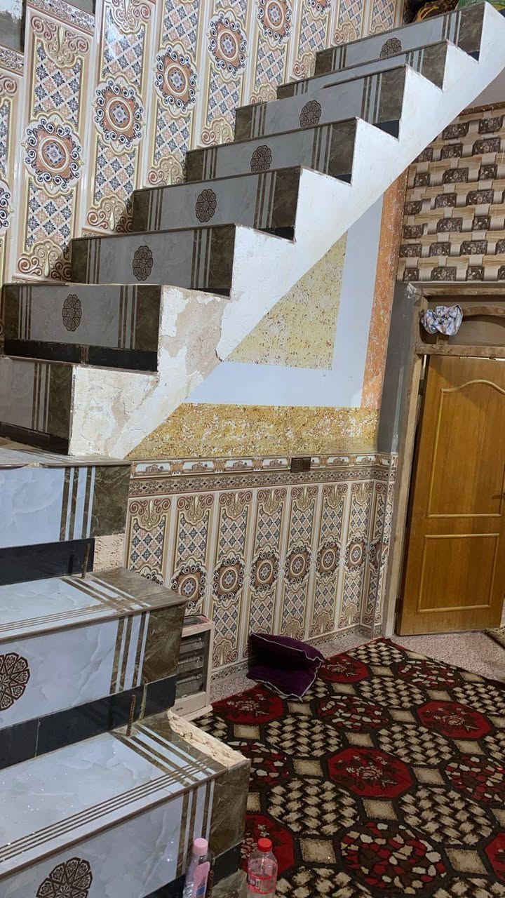 السلام عليكم
بيت ١٠٠ متر للبيع 
طابو 
مسلح 
غرفة - ديوانية- مطبخ - صاله 
حي الموظفين بالبدايه بالسبعة الاف 
السعر ٨٥ وبي مجال 
الاتصال ***********
