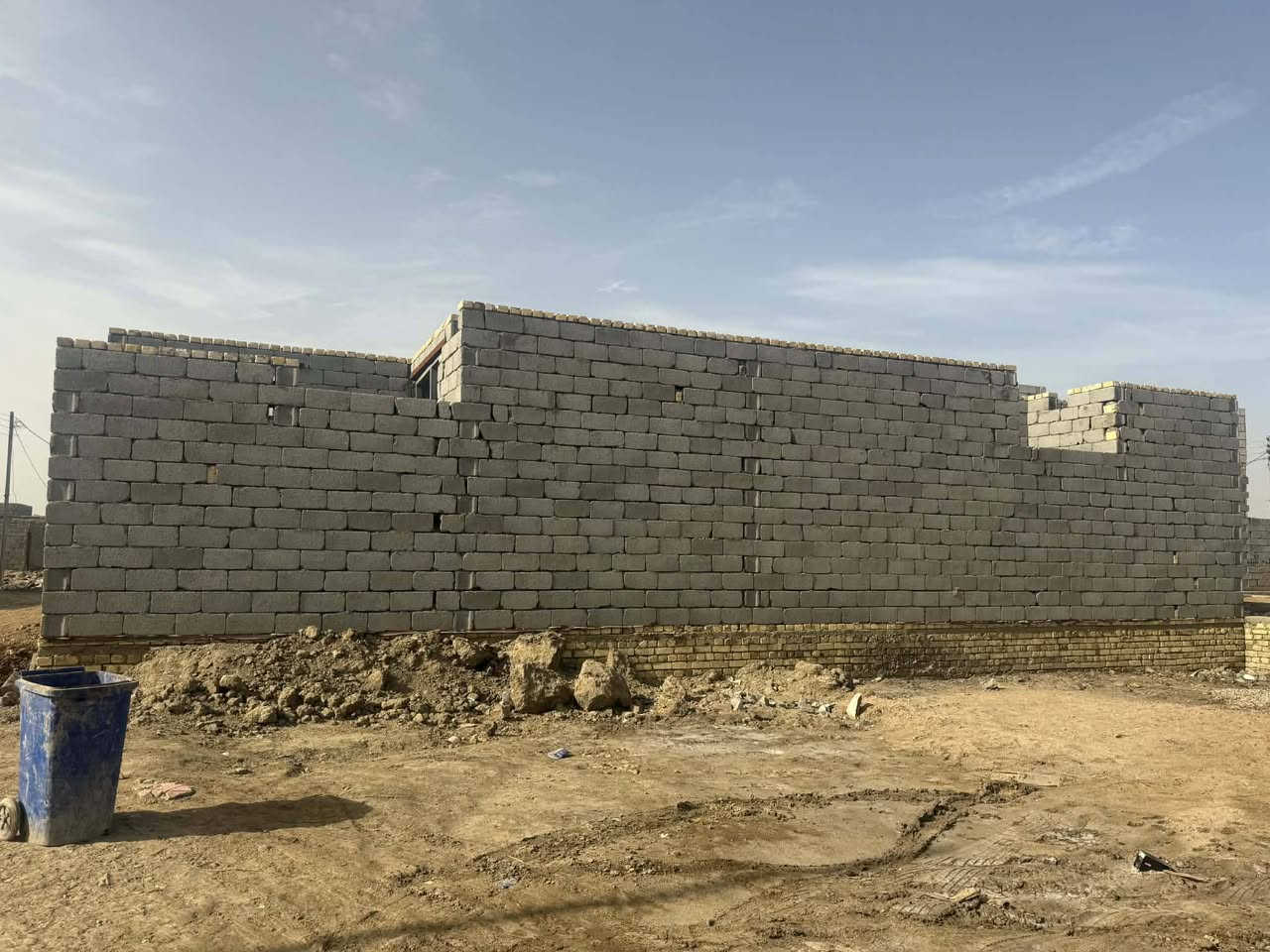 هيكل مساحته 120 جميع خدمات موجوده العنوان السديناويه حي الحسين سعره 18 وبي مجال تريده مفتاح 33 وبي مجال للاستفسار الاتصال ع الرقم ***********
