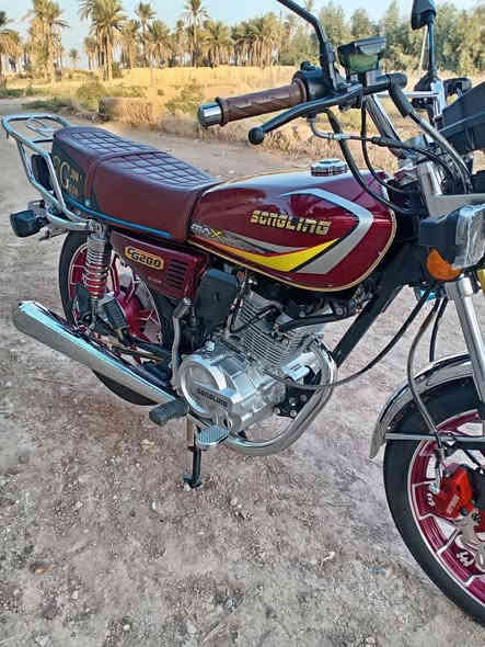 السلام عليكم اخوان دراجه للبيع سيفان موديل 25 محرك 200الدراجه جديده السعر850 وبيها مجال مكان ديالى الخالص رقم***********
