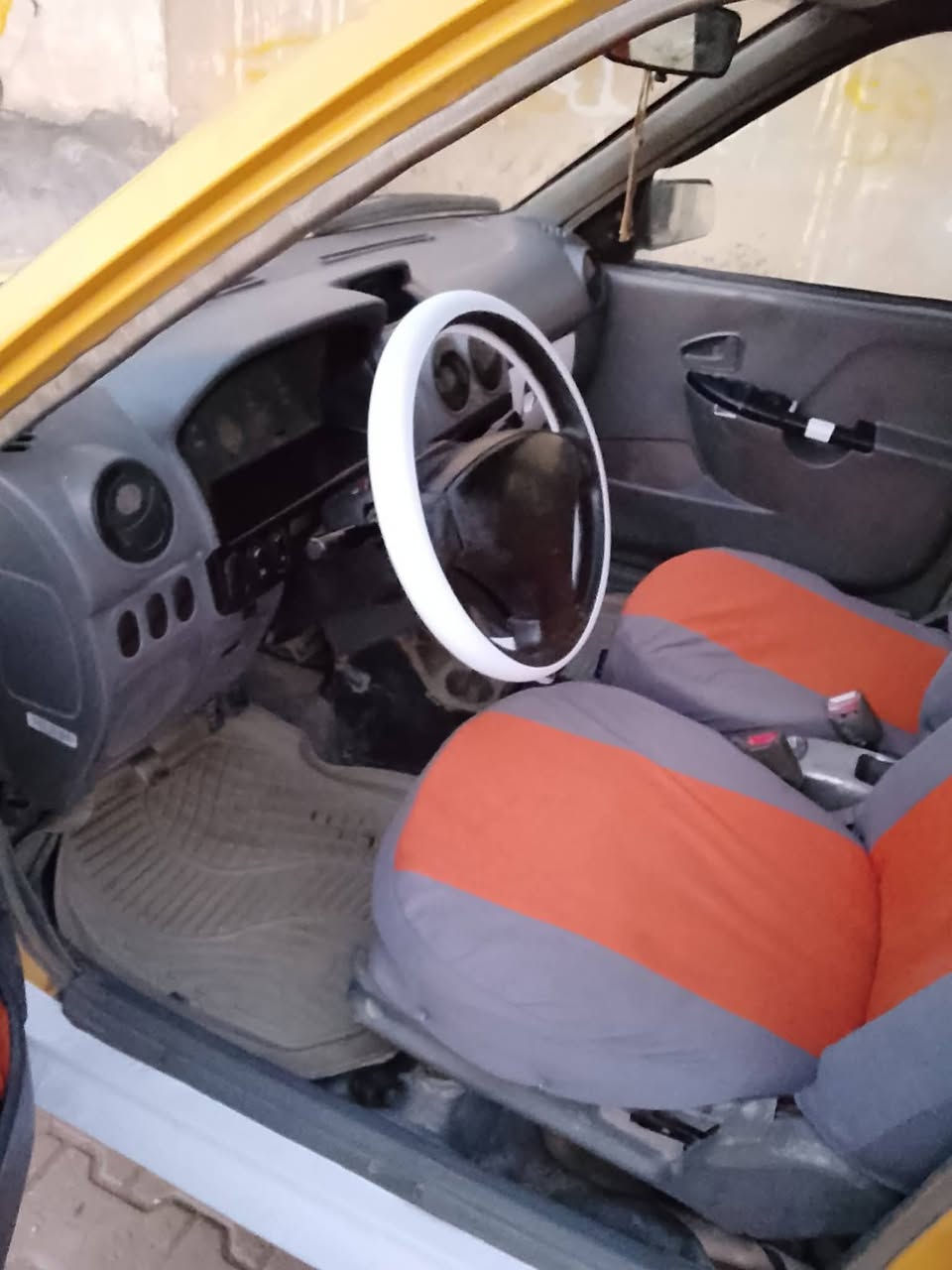 السلام عليكم سياره للبيع موديل 13 ثانويه 27 مصفره هيا وغرامه
قشره حلوه  تخم تاير ماكينتها حلوه رقم بصره تحويل ثاني يوم 
سعر 18 وبيها مجال قليل🤏 الالوان ميسان قلعه الصالح 😇
***********📞
