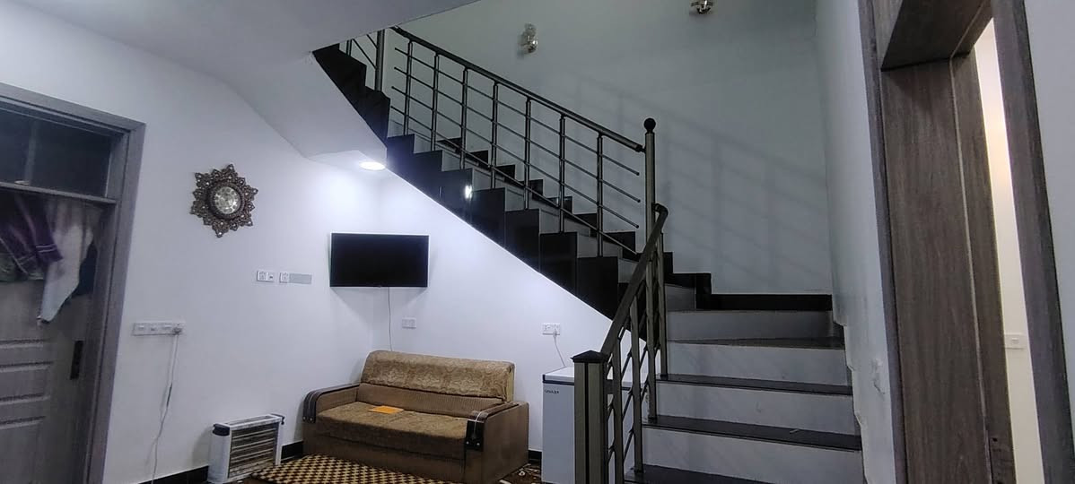 الدار للبيع المساحه 1٥٠م العنوان التحرير الحولي الزراعي جزء ثاني أميري
يتكون من كراج وصحيات واستقبال وصاله ومطبخ ومنور وحمام وغرفه منام عدد2
***********
