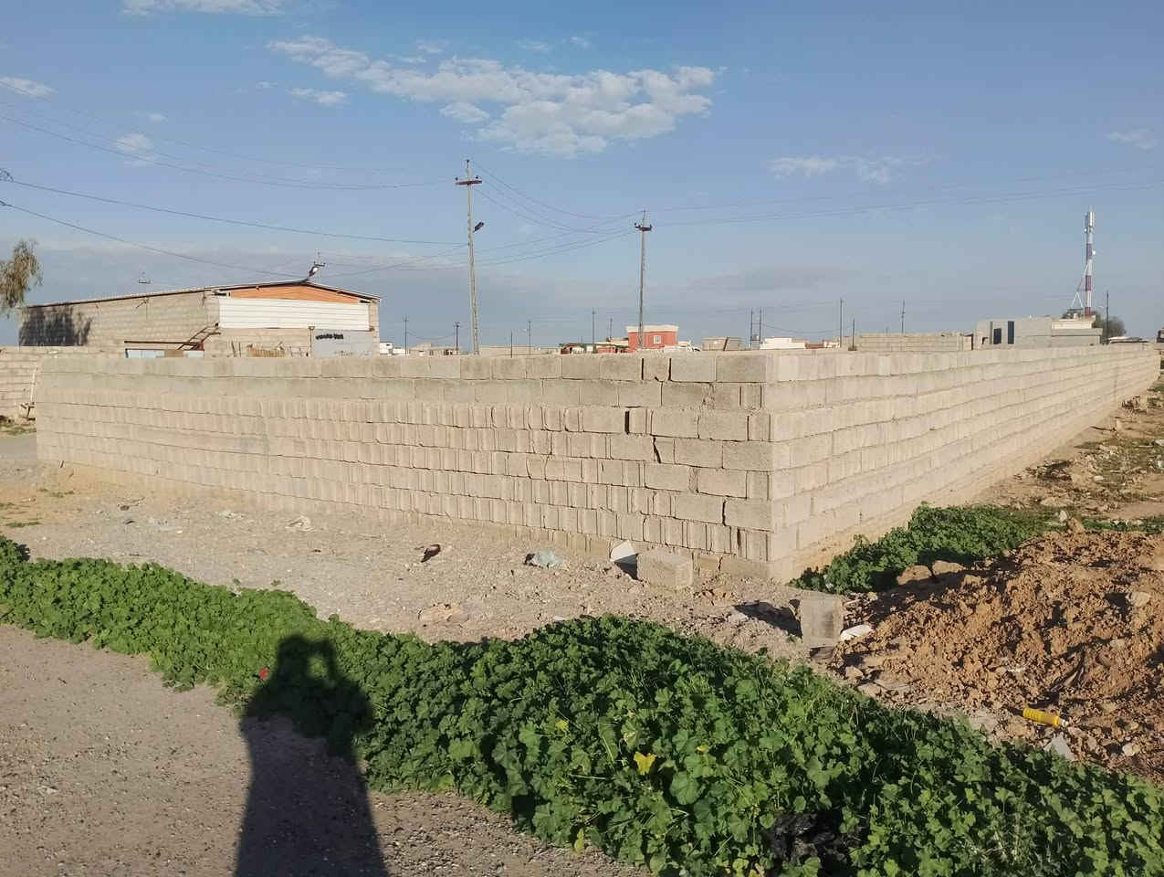 السلام عليكم قطعه ارض للبيع 500 متر مسيجه الموقع سايدين علوه الحلال مقابيل ساحت الحديدالستكراب اتصل ***********
