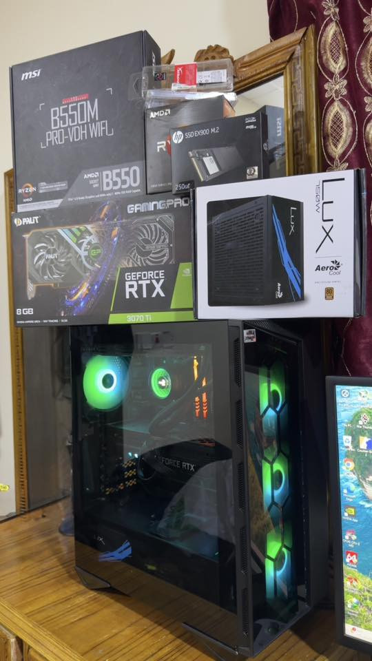 السلام عليكم تجميعة 3070ti كل كراتينها موجوده مستعملة حلوة ونظيفة
GPU 3070ti Palit Gaming Pro 8gb 3Fan
CPU R5 5600x ❤️‍🔥
عليه مبرد مائي من aero cool
MB msi B550M Pro-Vdh wifi
Ram 16gb (8*2) 3600 hyperx
500gb m.2 (250+250)
1Tb hdd 190 m/s سريع ومناسب للالعاب
Psu aero cool 750w 80+ bronze
Case msi mpg gungnir 110r 4fan كلش حلو الكيس وكارتونه موجود وتتحكم بفاناته وي فانات المبرد المائي وهواي بي مودات حلوه 

اخوان السعر مليون و250 الف مكاني تكريت ويتوفر توصيل 
الاستفسار خاص او ***********
