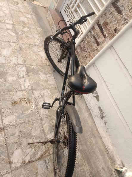 السلام عليكم بايسكل للبيع ياباني جبلي ماركة كنت نضافة 100/90 كشن طبي مابي نقص بس البريك الامامي ترجعلة السيم حجم 26 السعر 65 مكاني بغداد الجديده رقم الهاتف.***********
