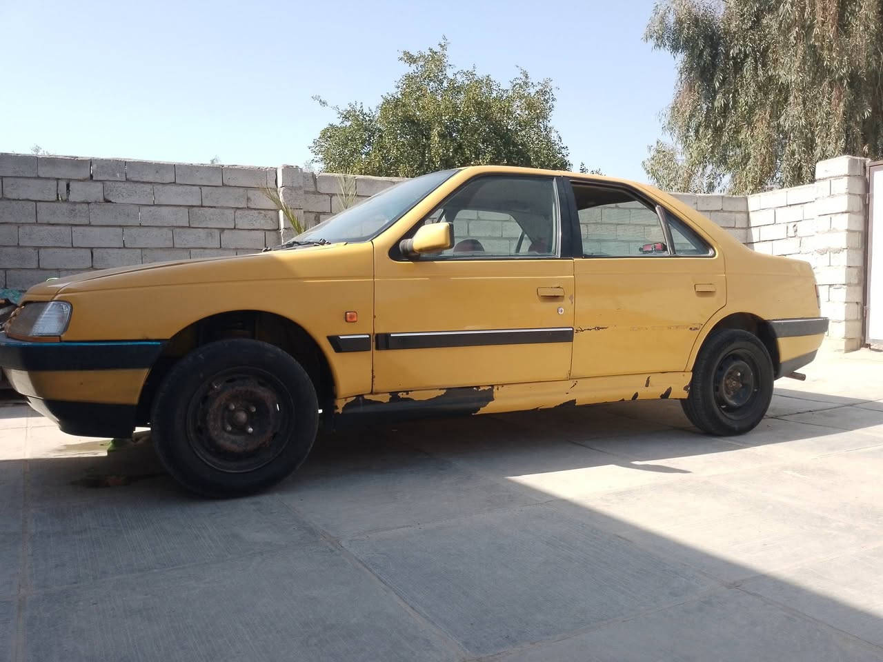 سلام عليكم بيجو ورى للبيع سنويه نافذه المالك  يريد مداور  اخذك كبل تسوي عقد مروري ويه المالك 
مصفره هيه وغرامه السياره شغاله وتمشي 
نقصها
عينه وصينيه خياس مابيها قليل 
السعر 18
للاستفار الاتصال ***********
