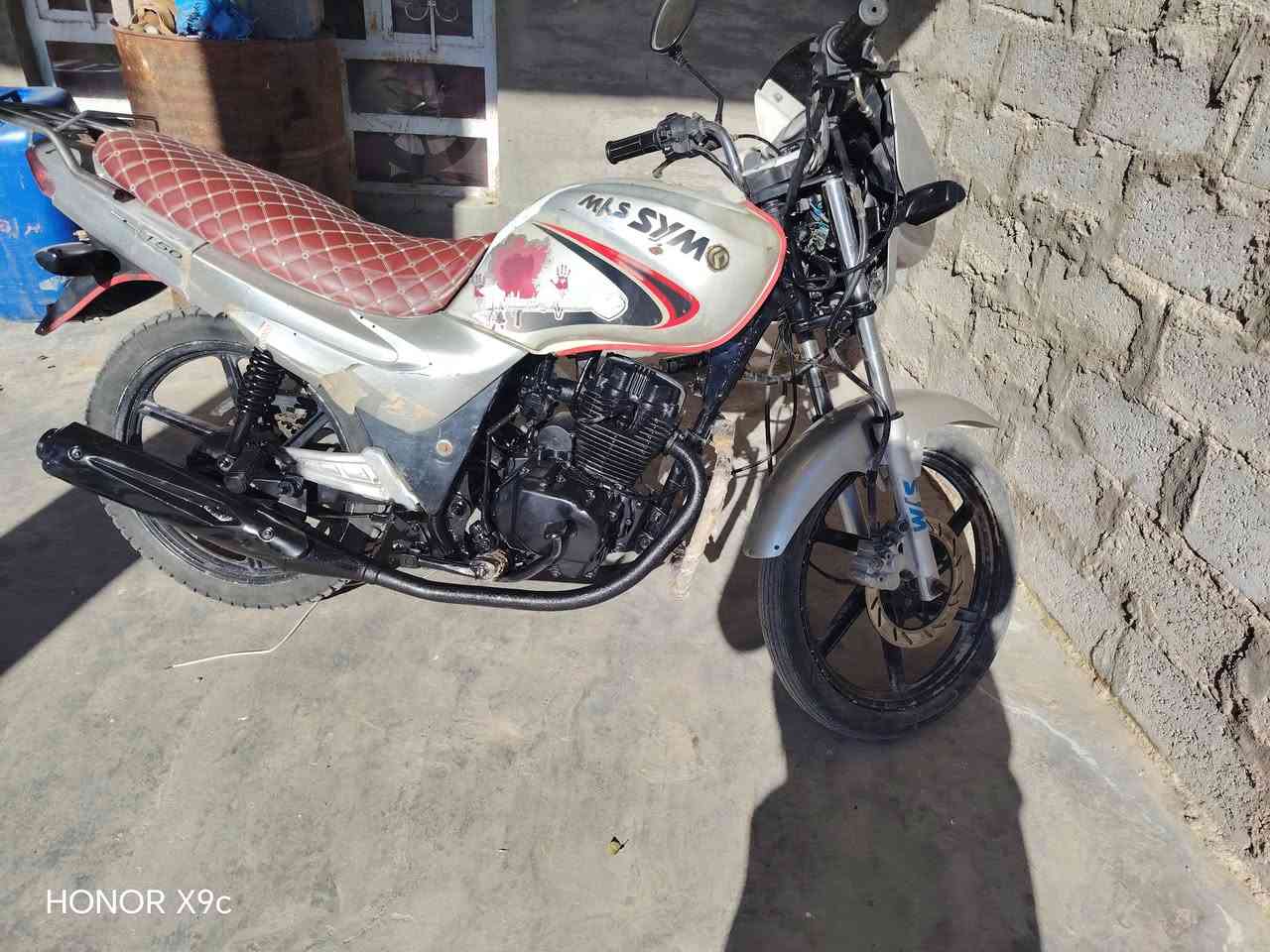 ماطور سايم 16نضافه فول لا تبخير ولا تنقيض يريد ترتيبات صرنصه برقي وجوزه كوي واير واحد تشغيلته سلف دبل اشاره كله شغال ومكفول الي يشتري يجي خاص مكاني تاجي 👍👍


**إذا كنت صاحب هذا الإعلان وتريد حذفه لأي سبب، رجاءا أرسل رسالة إلى الدعم الفني**