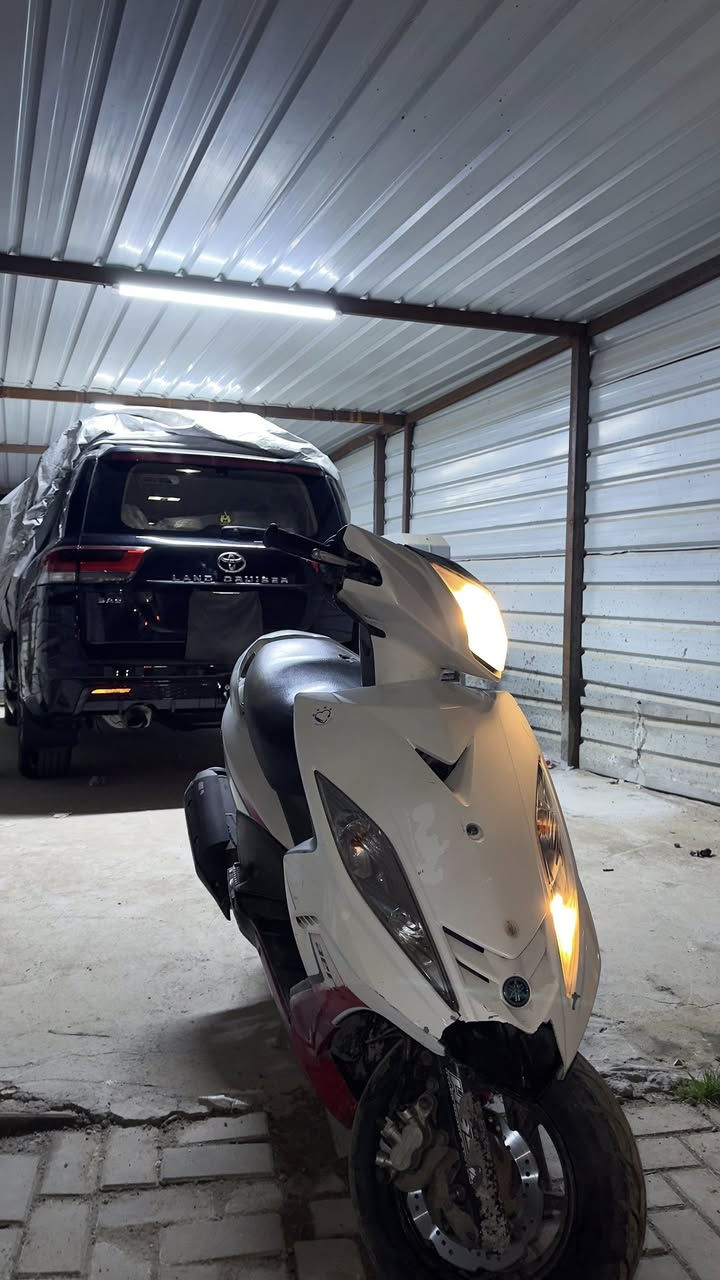 سلام عليكم GTR كفالة عامة للبيع دراجة نازلة من الرمبة اقل 4 اشهر بيهة ضرر بسيط بل بجم طابكة وراجع عليهة ابو تكتك موجودة القطعة المكسورة عدة هاي الدراجة كفالة عامة وجيب وياك الف فيتر عنواني بغداد البلديات رقمي *********** السعر مليون ومية وبيهة مجال وهاي صورهة بل رمبة وصورتهة قبل الضربة
