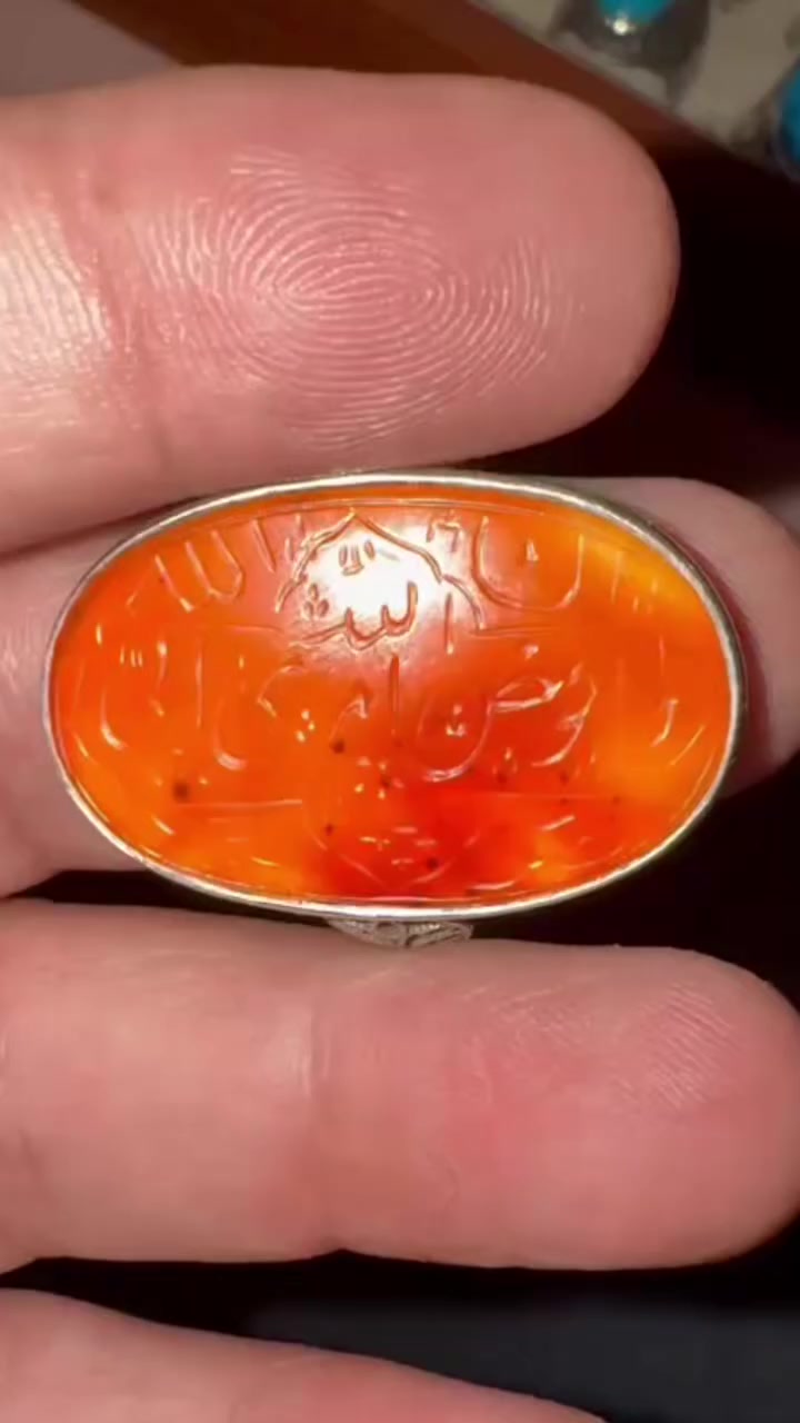 السلام عليكم ورحمة الله
تقبل الله طاعتكم وصالح أعمالكم شهر مبارك عليكم 

عقيق يماني قديم خط وحجر 
توج بعباره بالخط القديم. 
(افوض امري الى الله انا الله بصيربالعباد)

لعيون جميع الأعضاء المحترمين 
السعر خاص وبالخدمه.


**إذا كنت صاحب هذا الإعلان وتريد حذفه لأي سبب، رجاءا أرسل رسالة إلى الدعم الفني**