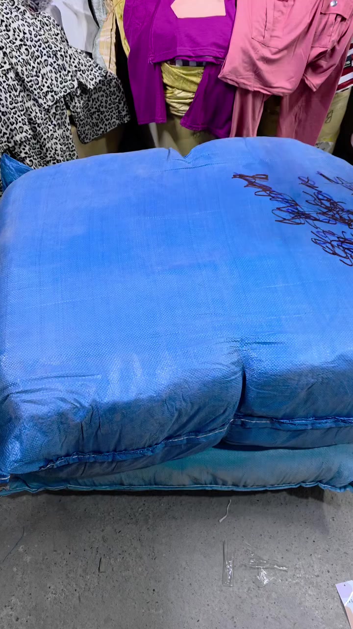 سلام عليكم كل المتابعين
 جوهرة بغداد للملابس 
تراك بناتي  
قياس 18\20 محير 
سعر 42
توصيل جميع محافظات 5
***********لحجز
***********
