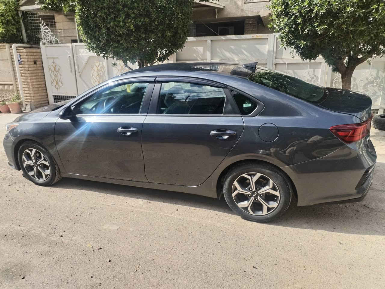 كيا فورتي موديل 19 رقم بغداد الدولي الجديد هزه جديده وارد امريكي مكينه 2000  دوش كير A,t المرغوب تحكمات ستيرن ،، شاشه اعطال رادار مانع تصادم ،،اوامر صوتيه ،، مانع انزلاق شاشه نظام كار بلي تدفئه تبريد درايف مود نورمل وسبورت،، السياره بدون حادث داخله كلين   
وبالعراق السونار مرفق بالمنشور تحويل مباشر السعر 136 وبيه مجال قليل للشراي العنوان بغداد الدوره ***********/***********
