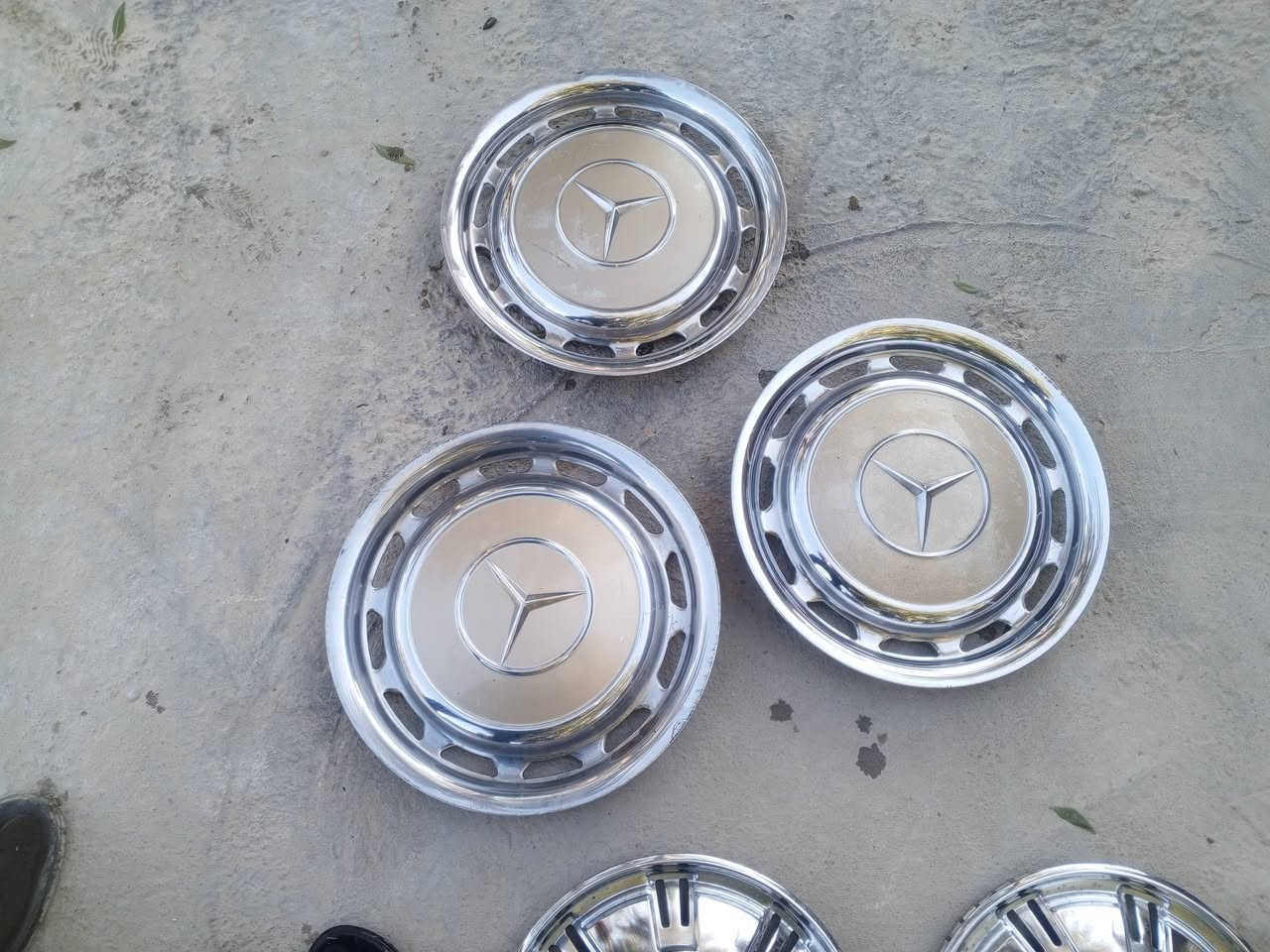 السلام عليكم كبات مارسدس للبيع
كبات مال 93
***********
