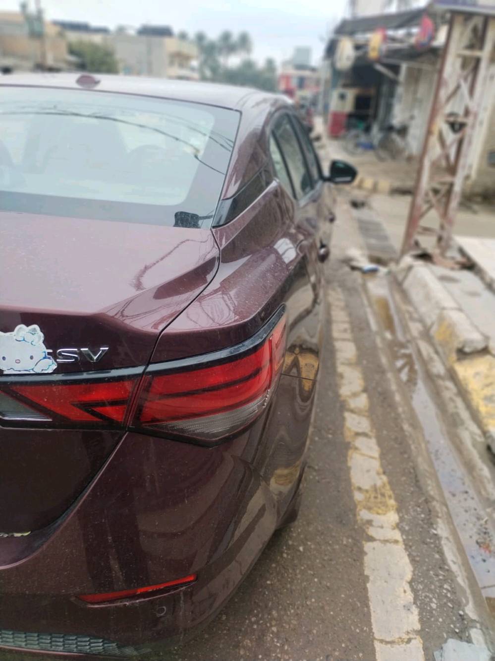 سيارتي نيسان سنترا موديل حديث لون عنابي بحالة ممتازة. تصميم أنيق ومبهر يلائم الاستخدام اليومي والرحلات الطويلة. السعر قابل للتفاوض وفيها مواصفات مميزة تضيف راحة وأمان أثناء القيادة. للمزيد من التفاصيل والتفاوض، تواصلوا معي.