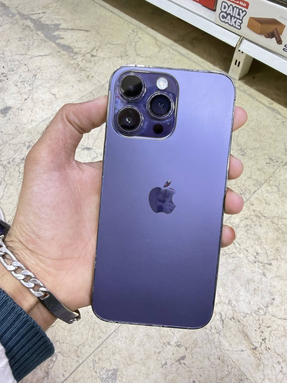 سلام عليكم أيفون 14 برو ماكس 
ذاكرة 256
 بطاريه85
جهاز مبدل ضهر فقط +بسبب تحديث وكف فيس إيدي 
السعر 710 وبي مجال قليل 
مكاني بغداد المحموديه
***********
