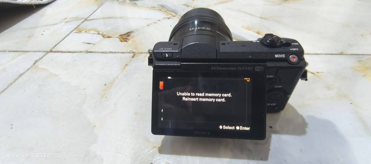 Sony Alpha A5100 مع عدسة 16–50mm OSS .

مواصفاتها باختصار:

* دقة 24.3 ميجابكسل.
* مستشعر APS-C كبير.
* تصوير فيديو Full HD 1080p.
* شاشة قابلة للطي للأعلى (مناسبة للسيلفي والفلوغات).
* تركيز تلقائي سريع بـ 179 نقطة.  

للاستفسار اتصال*********** او خاص
