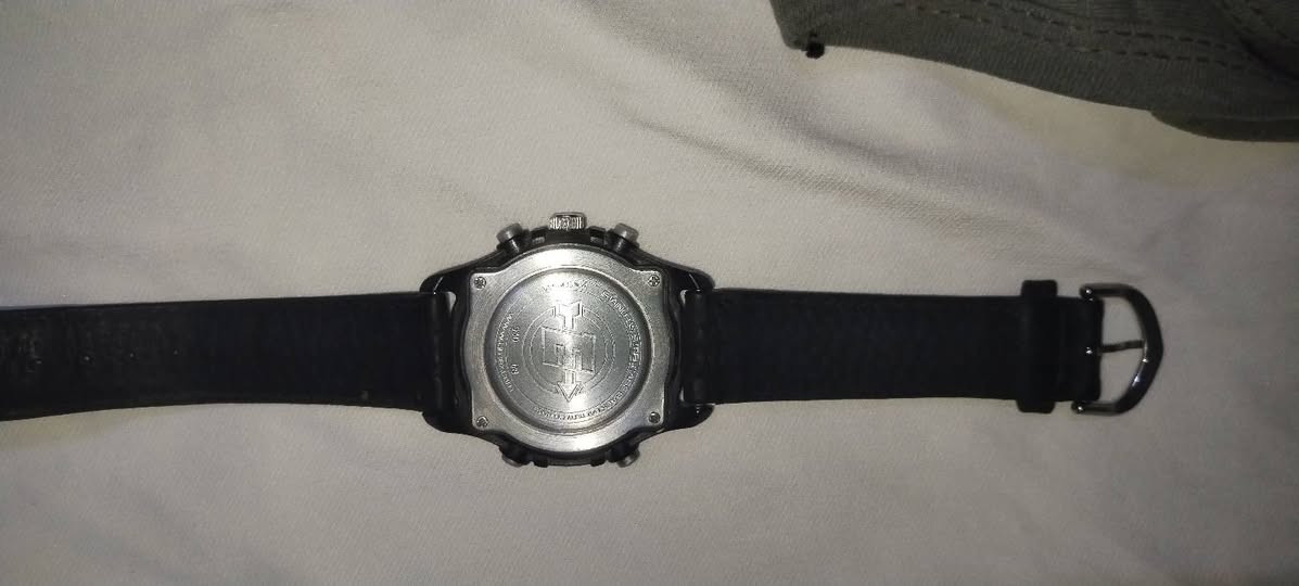 ساعة تايمكس إكسبدشن نظام العرض المزدوج (Ana-Digi) تقنية الإضاءة INDIGLO
مقاومة الماء: تصل إلى 100
قطر هيكل الساعة (Case Diameter): يتراوح بين 42 ملم إلى 45


**إذا كنت صاحب هذا الإعلان وتريد حذفه لأي سبب، رجاءا أرسل رسالة إلى الدعم الفني**