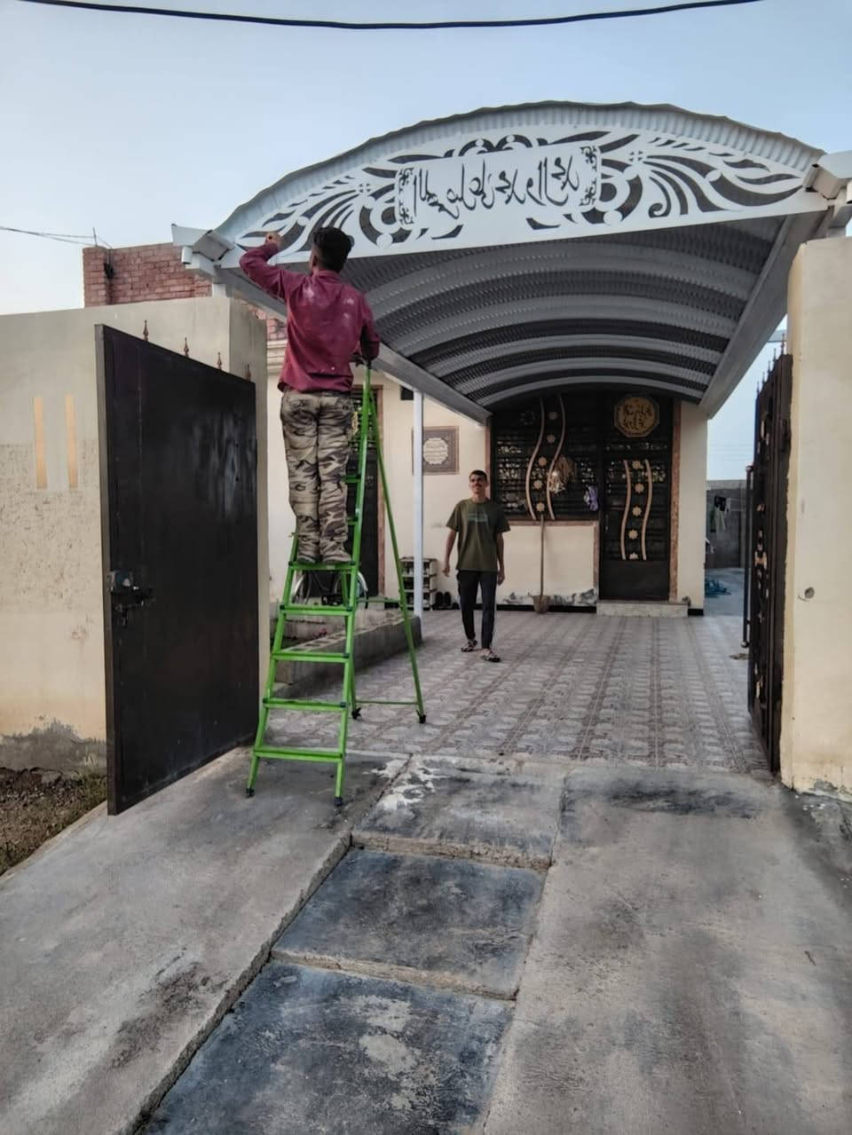 عمل جميع انواع السقائف  في بعقوبه 
وجميع اعمال الحداده بوب و شبابيك وسقايف بليت وشفافه
ستفسار اكثر اتصل 
***********

