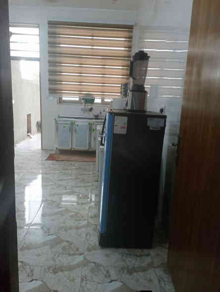 السلام عليكم
  دار للبيع مكان مميز جدا 
طابو زراعي سند25 
يبعد عن التبليط ٧٠متر
بإسم صاحب الارض
تحويل البيت ثاني يوم بعد الشراء
العنوان / /بابل المدحتيه 
حي علي قماره على الجه اليسرى
المساحة//٢٠٠متر
الواجهه //٨متر
النزال //٢٥متر
بناء حديث 
قريب على التبليط جدا 
خدمات كامله من ماء وكهرباء  
السعر/١١٥وبي مجال  
تفاصيل البيت
استقبال
صاله كبيره 
موزع بين الصاله والستقبال
عدد الغرف ١
مطبخ حار وبارد
منور خلفي 
مجمع صحيات داخليه وخارجيه
طارمه +حديقه
السطح اشتايكر كامل
عرض الشارع ٨متر
البيت كامل وجاهز
البيت موقع حلو وجيد جداً 
للاستفسار
مراجعة  مكتب دلالية وائل الهندي 
***********
ابو علي*********** 
مكتب دلالية وائل الهندي بابل المدحتيه الحمزه الغربي ع شارع 60 قرب سلوان ابو الكاشي مقابيل فرع علي قماره
