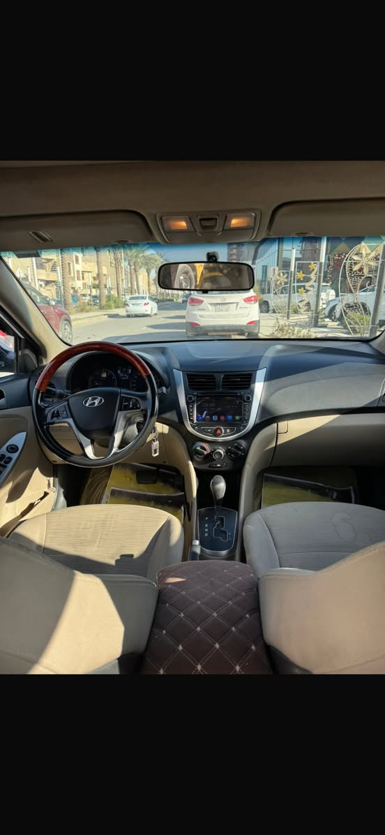 السلام عليكم اكسنت للبيع موديل ٢٠١٥ والسياره فول مواصفات والسعر ١١٠ ورقه وبيها مجال ومكان السياره اليرموك الاربع شوارع للاتصال ***********
