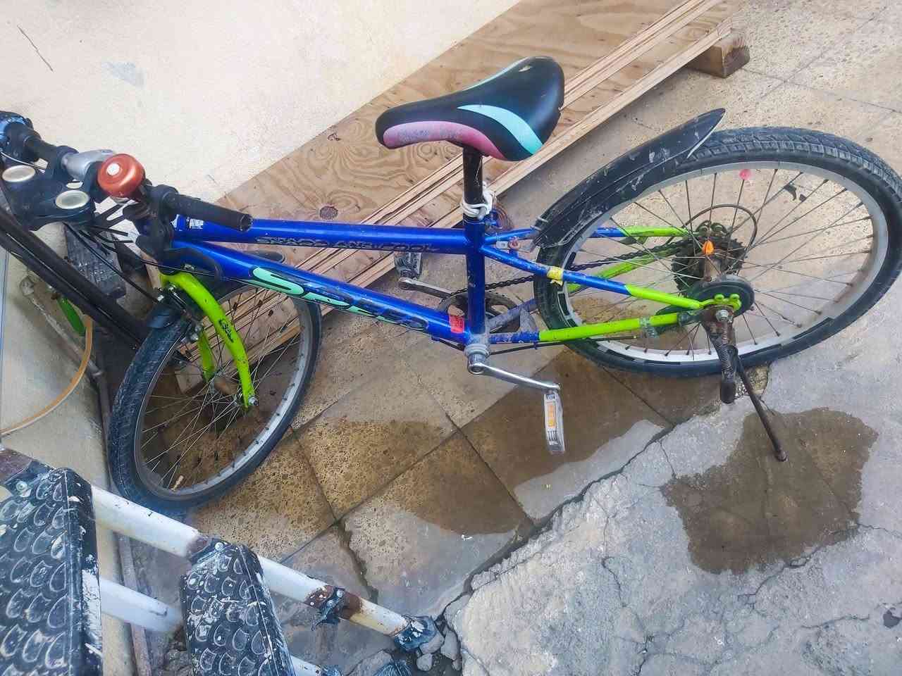 الباسكل للبيع.                                      

سعره 90الف 

الباسكل باله اصلي

الباسكل مابيه شي

حجم 22

الباسكل  نضيف   

رقم التواصل ***********
