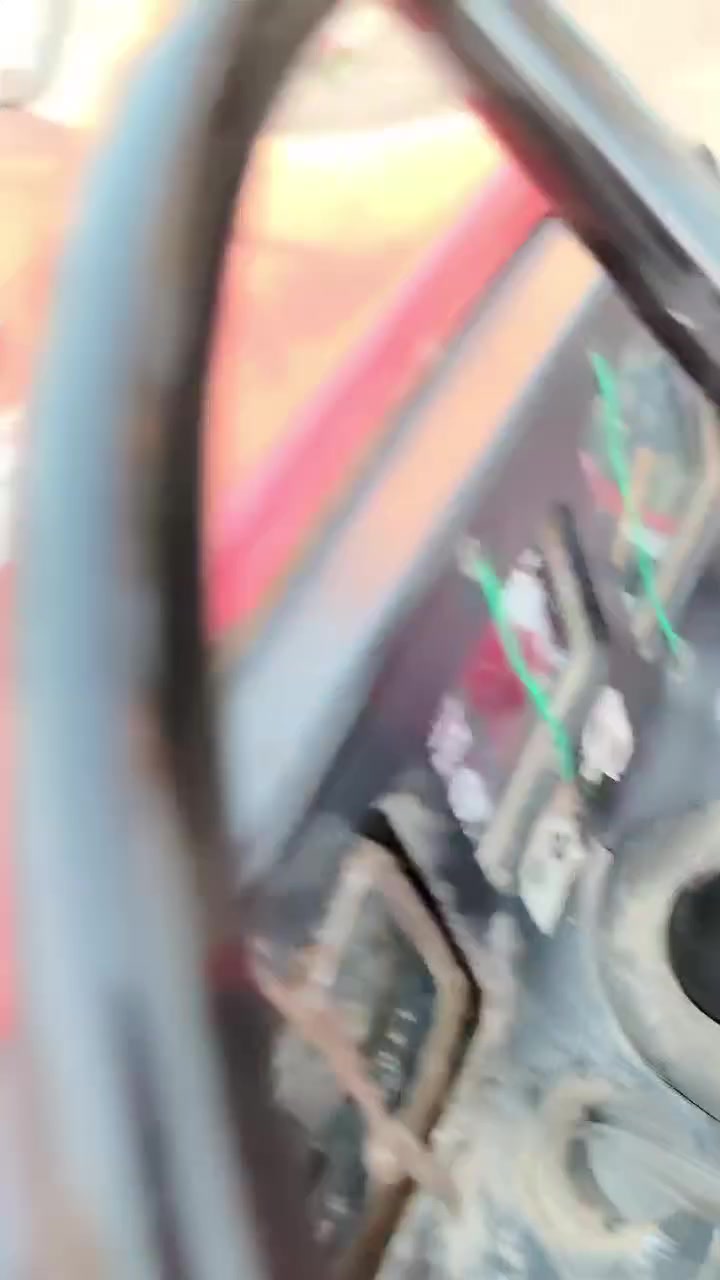 سلام عليكم مكينه ينمر دخول جديد حاويه حجم 20 مكينه كامله نضيفه مع رفاسه مكينه نكره سلف تايرات اماميه جديده مكان بغداد
رقم ***********
