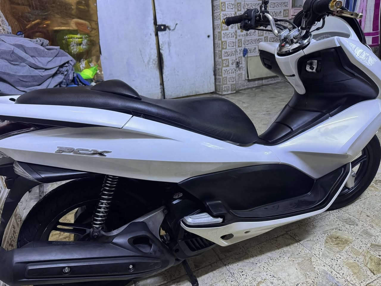 السلام عليكم
دراجه بي سي اكس جيل الاول مال رمبه لون ابيض صدفي
دراجه مكفوله مكينه وكهربائيات 
العنوان بغداد قرب ساحت مظفر
الشراي يتصل الضاص مغلق 
رقم الهاتف ***********
