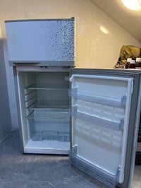 ثلاجة ٨٠سم • شغالة • الحرية