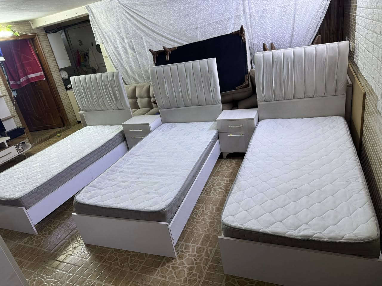 غرفه نوم نفر مستخدم قليل
8 قطع مع دواشك 

السعر 450 الف 

عنوان اربيل بختياري

***********  /***********/***********
