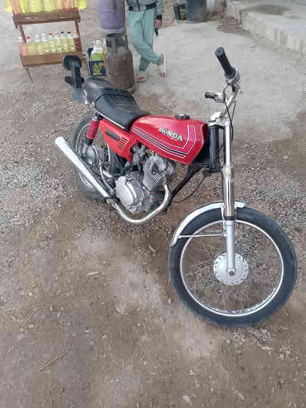 سلام وعليكم للبيع نامه تعمير صدر باكستاني ماشه ستيل تفصال صالنصه باكستاني درجه مرتبه وكله جديد محرك يخبل العسر ب325 وبيه مجال مكان كربلاء شارع الحسينيه الكنطره البيظاء ***********
