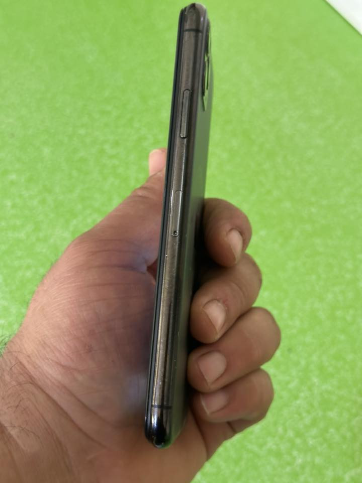 ايفون 11 برو ماكس. مبدل شاشه فقط وظهر. مفطور  ذاكره 256 بطاريه 83 اصليه سعر 250 وبي مجال بسيط 
مكاني حله طهمازيه 
***********
