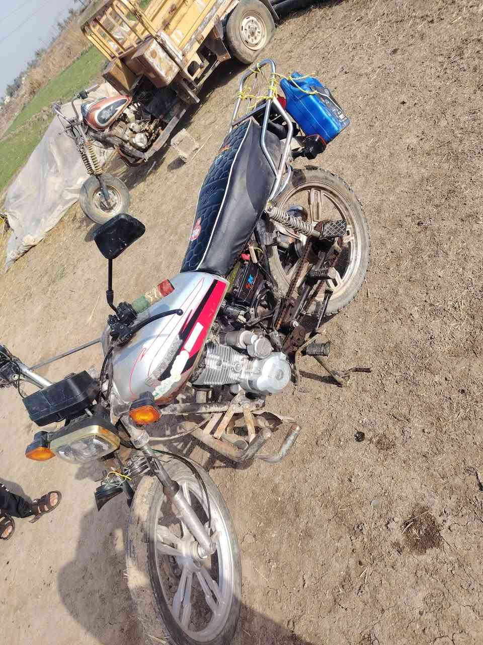 سلام عليكم عندي دراجه لبيع سافانه موديل 20كامله يه نقص مابيه سعر 300وبيه مجال مكاني بغداد المحموديه *********** //***********
