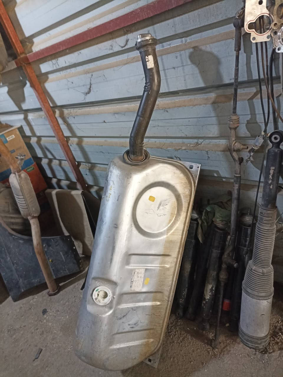 غراض شبح 
تانكي كامل مع الطوافة والقبغ 
شمسيات
فرس شبح
حلة الصوب الصغير نزلة سعد بيجوا طريق بنشة الزائرين ت ***********
