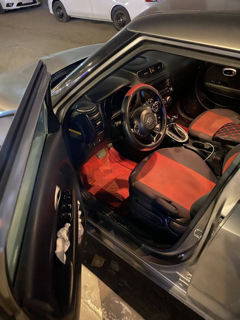 كيا صول
موديل 2018  نص فول 
3 قطع 
محرك 1600 
محرك جديد 
كير جديد
سياره بأسمي رقم نجف مداور 
*********** 
مكاني نجف
السعر 120 وبيها مجال
