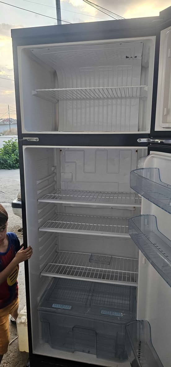 ثلاجه جراني ٢٠قدم شغال بشرط للييع سعر ٢٠٠ الف مع توصيل داخل دهوك ت *********** دهوك, العراق
