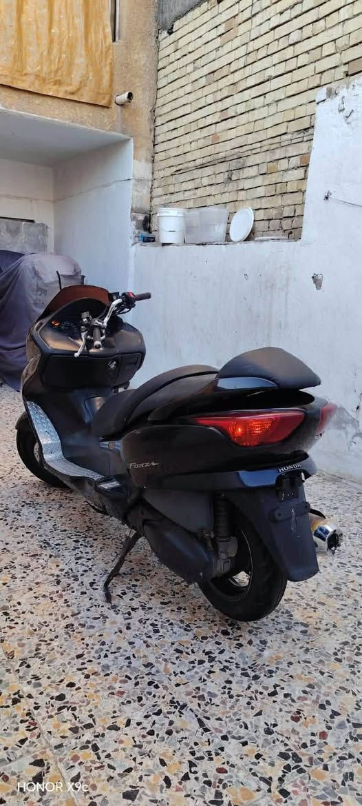 فورزا بصمه صفر ثمانيه البيع 6 كير 3 تحويلات دراجة كامله مابيه اي نقص كهربائيات كله شغاله اوراق موجوده السعر ٩٥٠ الف مكان بغداد مدينه الصدر 
***********
