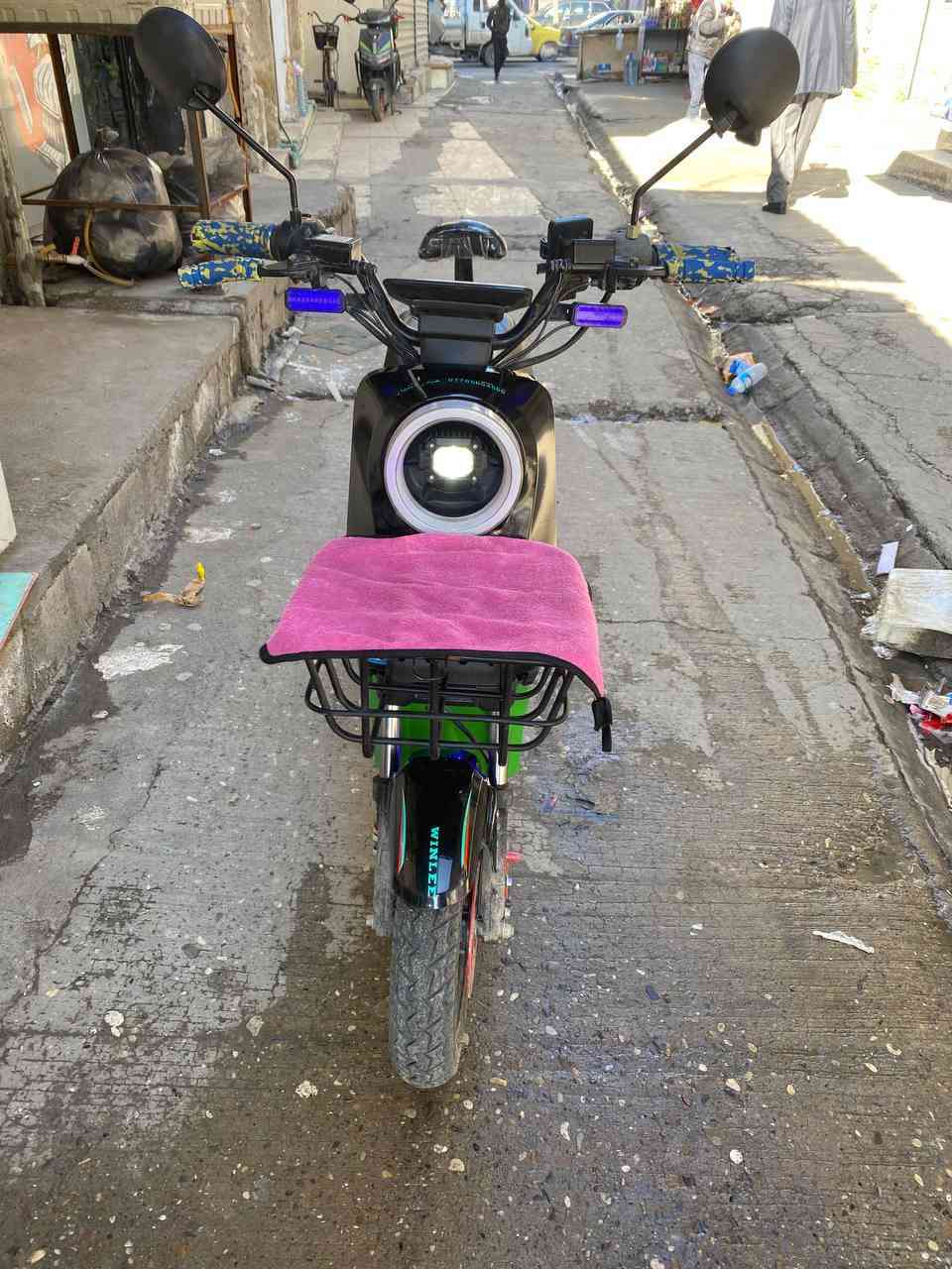 ماطور R9 نظيف السرعه 109 وكل شيء شغال          خمس بطاريات للبيع السعر 375 وبي مجال مكاني ايسر الدركزليه رقمي***********/*********** يدري تواصل وياي بيه واتساب👌❤
