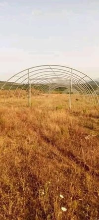 بيت بلاستيكية للبيع  و طاقه شمسية  رقم07729225199