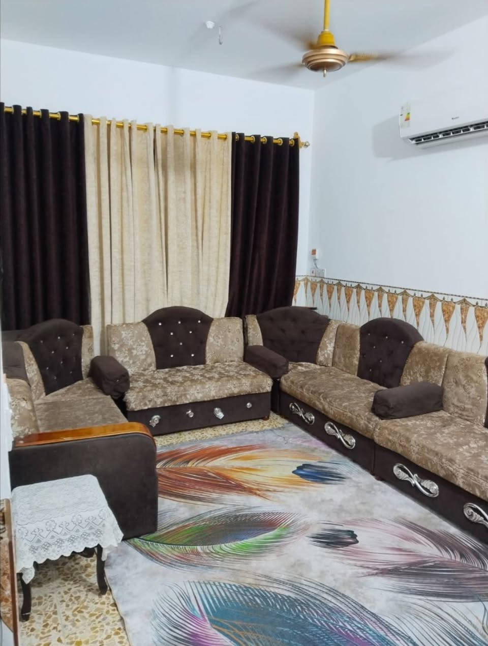 بيت للبيع في حي الوفاء منطقة القوس ١٠٠متر طابق ونص كونكريت مسلح يحتوي على غرفة نوم واستقبال وصاله ومطبخ وحمام داخلي وخارجي السعر ١٤٠مليون مع المجال للإستفسار والتوضيح الإتصال على الأرقام التاليه ***********
***********
***********
أو مراجعة مكتب ابو علي التميمي للعقار في حي الوفاء بداية شارع المركز القديم على جهة دور الهنديه
