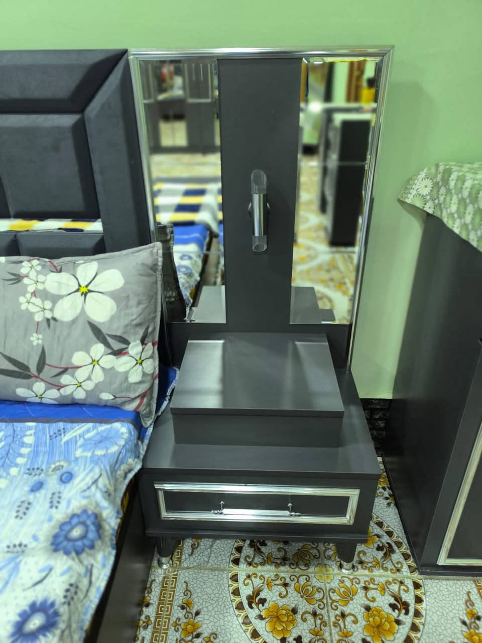 غرفه تركيه 10 قطع استخدام شي قليل الاستفسار ع رقم ***********
