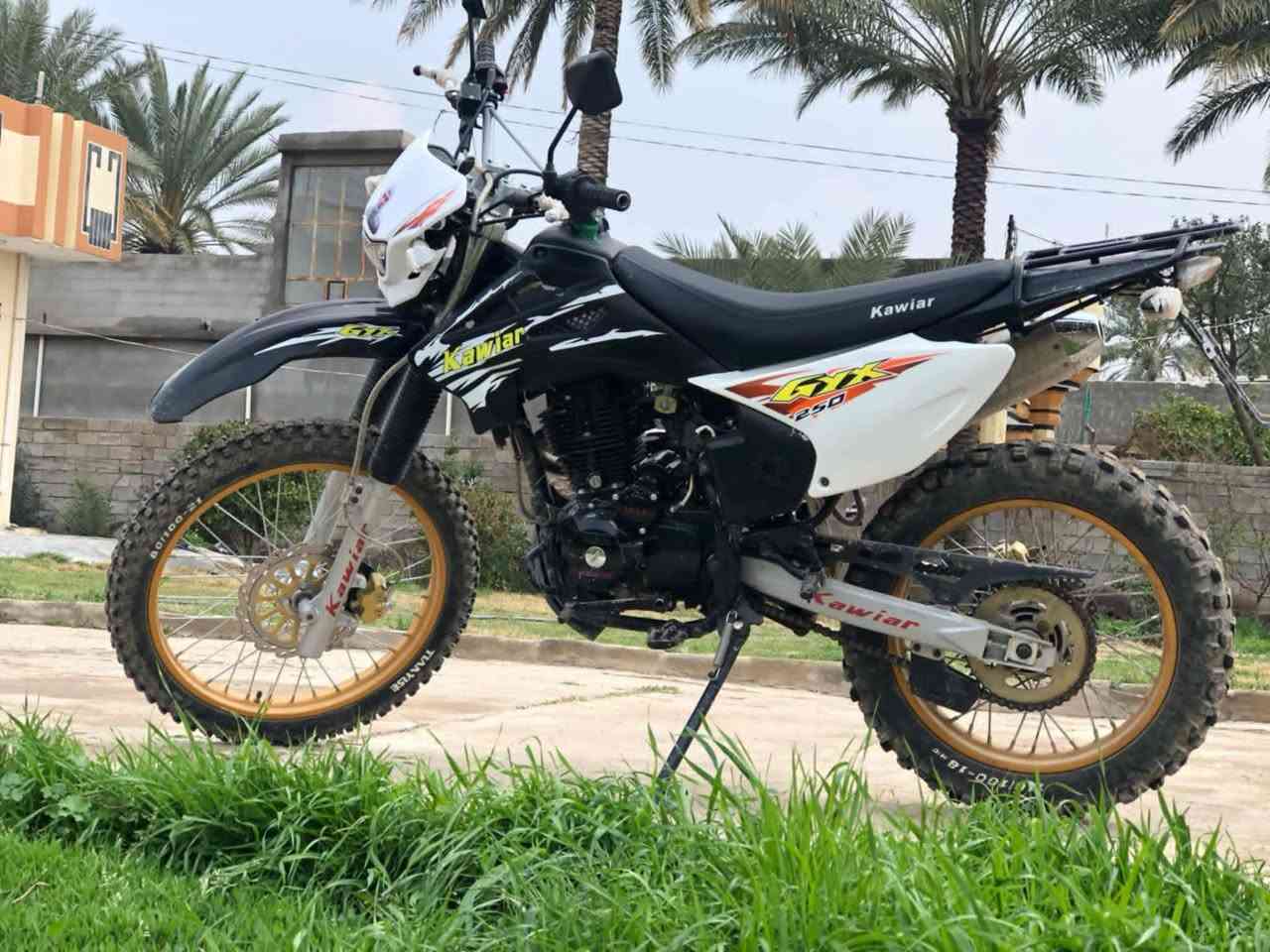 سلام عليكم           عليكم السلام
عندك دراجه للبيع.         نعم قفاز 
ياموديل   
محرك  250CC      موديل 2024 
شبيه مابيه نواقص.           كفاله عامه 
اوراق موجوده.                   نعم موجوده 
وين مكانك                         ديالى قضاء خالص ناحيه السلام قريه العجيمي 
بيش رايده                           تعال خاص وتدلل او اتصل
دزلي رقمك.                  *********** اتصال + واتساب
 الدراجه كفاله عامه المو شراي لايتعبني ولا اتعبا
