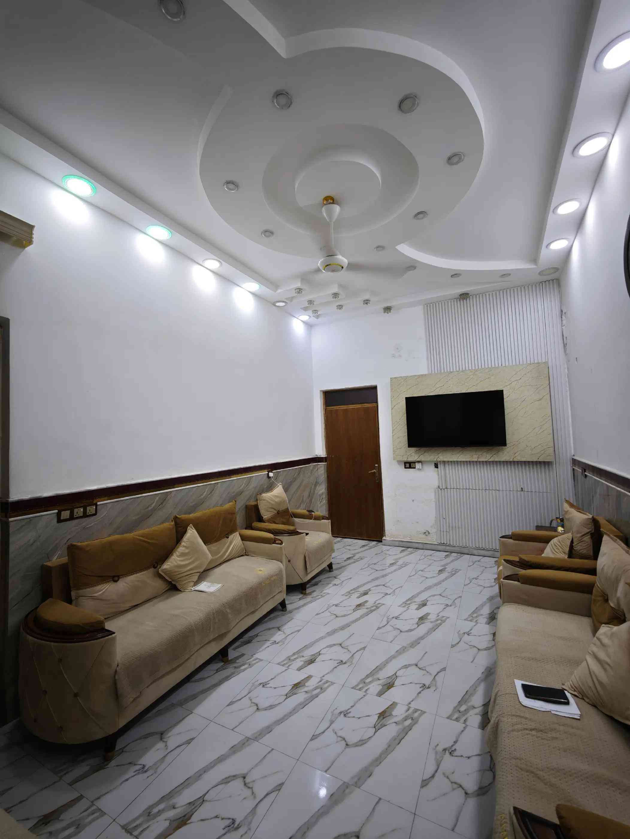 🏡 دار طابقين بناء حديث للبيع في الماجدية 🏡 📍 المنطقة: ميسان - العماره - الماجدية (شارع الجامع). 📍 شارع 15 - قرب مضيف الشيخ كاظم مشتت 📐 المساحة الكلية: 152 متر 📏 الواجهة: 7.5 متر. 🏗️ طابقين بناء حديث (الطابق الأول منجز عام 2020).⬇️  غرفتين نوم مريحة 🛏️🛏️ صالة داخلية واسعة + منور للتهوية والإضاءة الطبيعية ☀️ مطبخ مجهز بالكامل 🍳 استقبال ضيوف 🚪 طرمة🚘 صحيات(داخلية + خارجية) 🚽 ⬆️ الطابق الثاني: بناء (2023) 3 غرف نوم واسعة 🛏️🛏️🛏️ صالة 🛋️ مجموعة صحيات متكاملة 🚽 💵 السعر: 175 مليون دينار عراقي (قابل للتفاوض) 📞 للاستفسار والتواصل المباشر: للمزيد من التفاصيل أو لتنسيق موعد لمعاينة العقار، يرجى الاتصال بنا: ☎️ رقم الهاتف: *********** 🤳 واتساب أو اتصال مباشر أهلاً وسهلاً بكم، مكتبنا في خدمتكم دائماً لتقديم أفضل العروض #عقارات  #قطع_اراضي  #عقار  #بيع_و_شراء_عقارات #الشعب_الصيني_ماله_حل😂😂 
