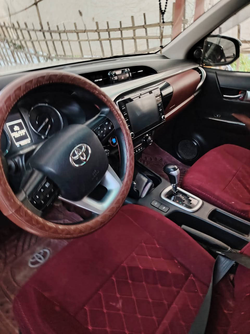 السلام عليكم هايلوكس تيوته ٢٣ ساز اوتوماتيك فول موصفات سياره مكفوله  ماشيه١٠٠ سياره حلوه وخير من الله سعر  ٢٧٥وبيه مجال ***********
