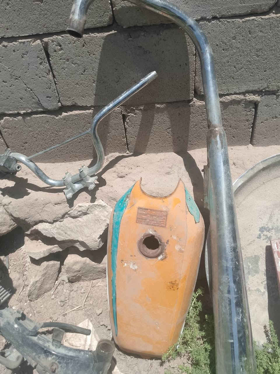 غراض دراجه لبيع قيمه بل يرضي الله ابيع شلع وصخات يرلدلهن غسل
مكينه 23 شغاله 
شاصي 23 كلك 
صالنصه 
ستيرن 
كشن +تانكي
ستان +بكلايت 
*********** وتساب مكاني وركاه
