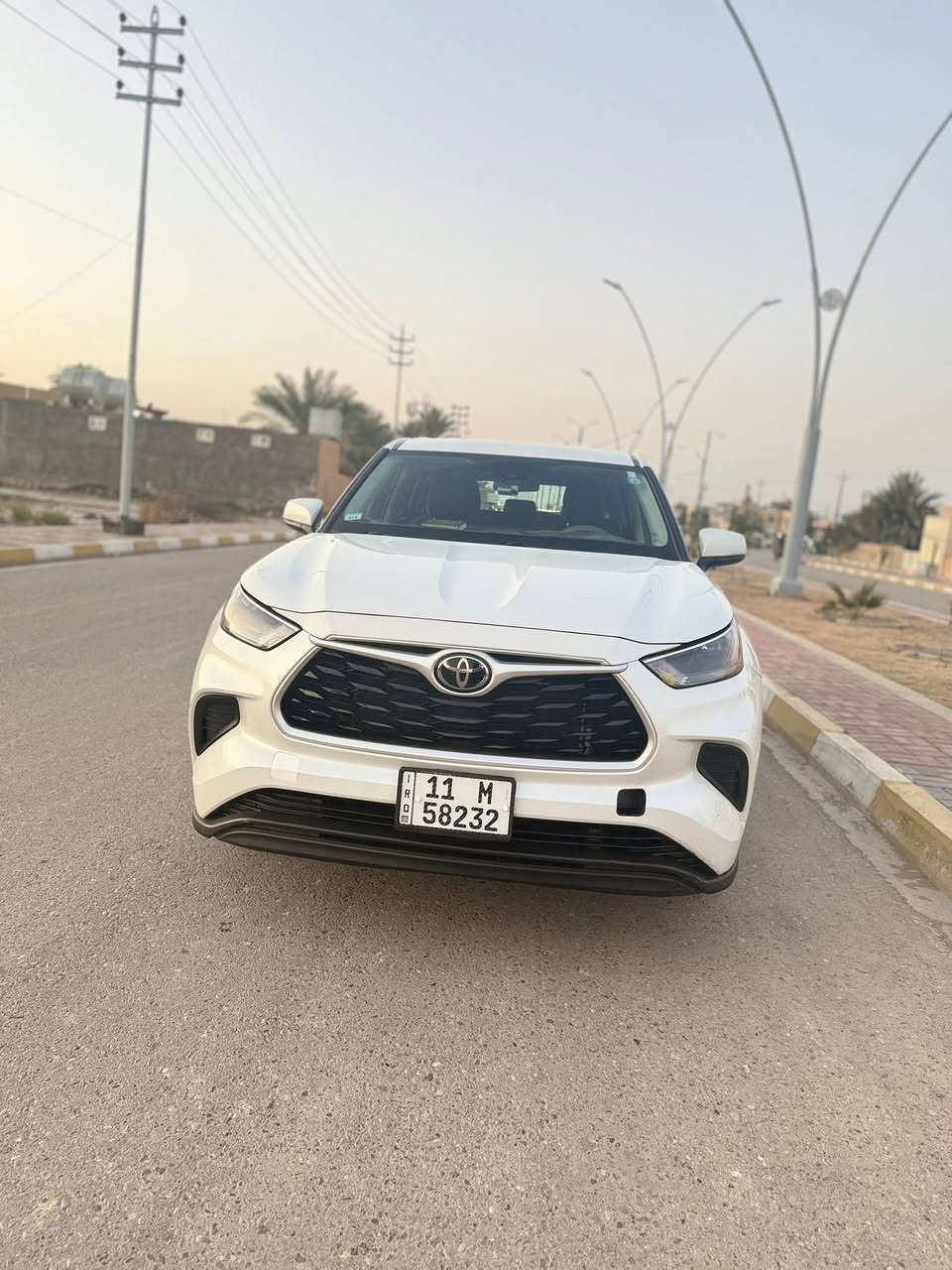 تويوتا هايلندر  موديل ٢٠٢٢ امريكي ..
محرك 3.5 ( 6 سلندر )
ماشي 123 الف كيلو
 الضرر مبين بالصورة مصبوغ باب الصندوق فقط  الباقي بشرط.. مواصفات lE
 (بصمة+ كشن كهربائي السائق+ تبريد مركزي 3 قطع + ٧راكب كامل) 
السعر 275  ورقة للبيع فقط ..
 صور أمريكا والحادث مرفقة مع الصور
للاستفسار ..  
*********** اتصال او واتساب تويوتا هايلاندر
